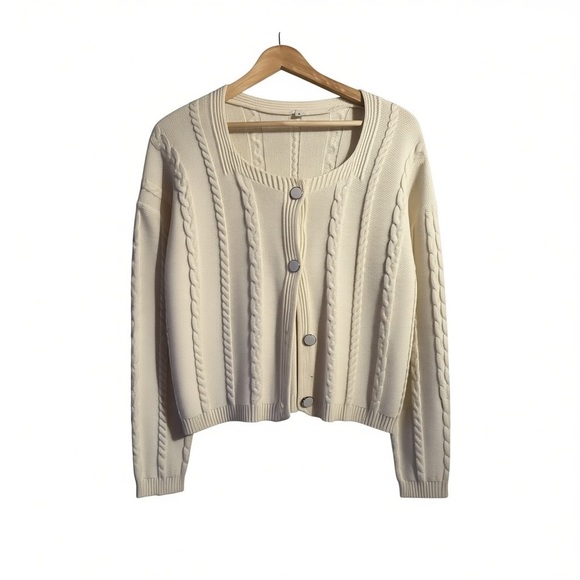 Vintage Sweaters - 🙈SOLD🙈Vintage Scoop Neck Cable Knit Cardigan